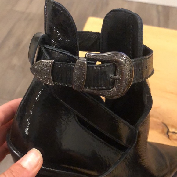 L’intervalle Western Patent Bootie - Picture 4 of 4